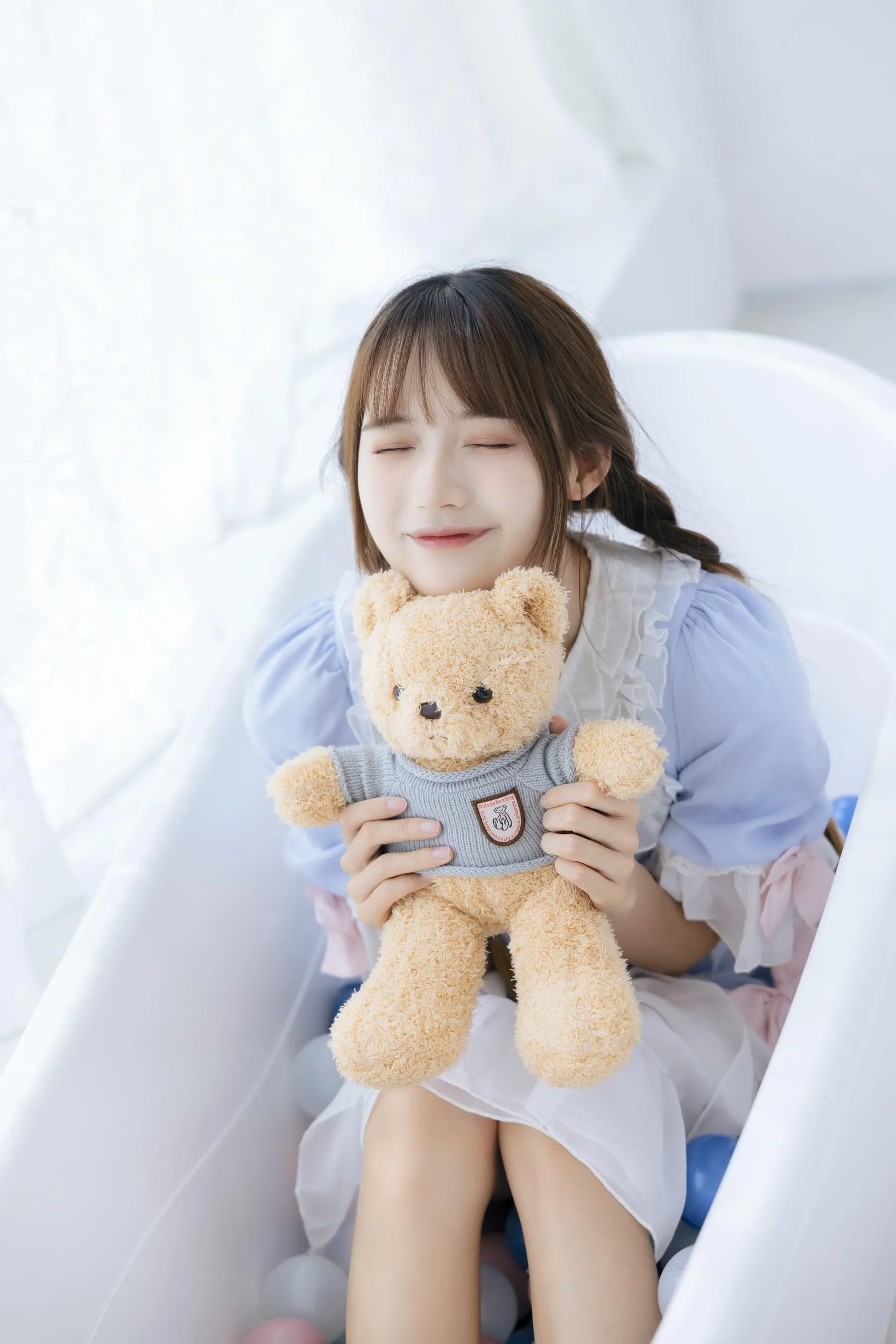 [YITUYU艺图语]2022.08.16 夏日甜美 兔子Zzz不吃胡萝卜 [33P]插图2